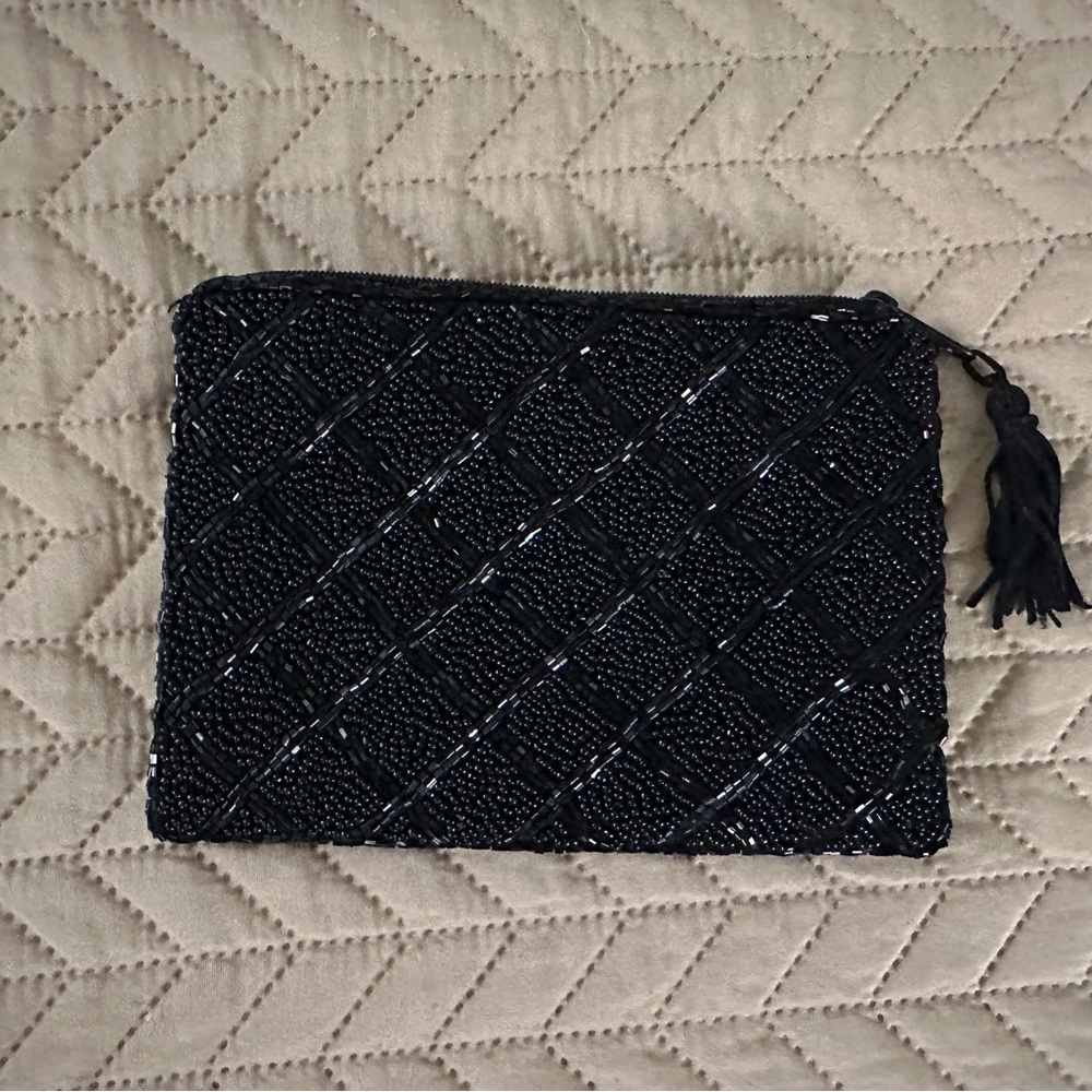 Elegant black beaded purse, great for any occasion!